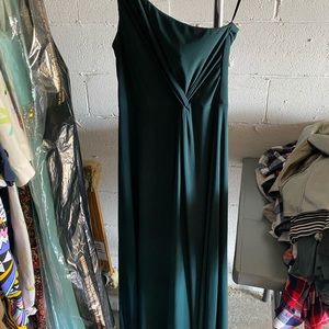 Worn once guest of wedding gown!